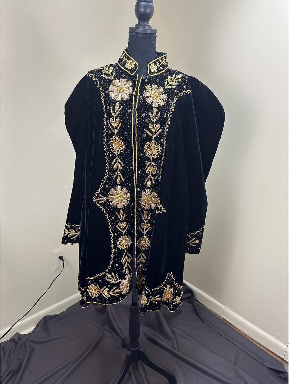 French Collezioni Vintage Black Velvet Beaded Sequin Evening Coat XL.